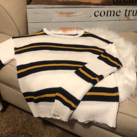 🌟Tillys Soft Sweater🌟 - Picture 2 of 4